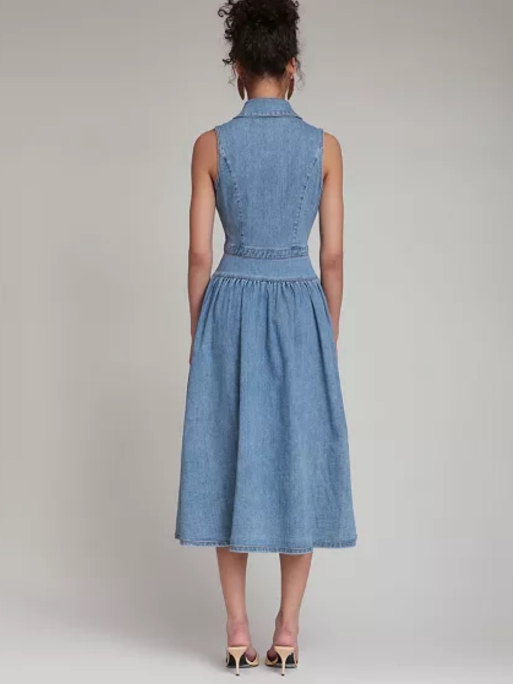 7 For All Mankind 🔥 button-front sleeveless denim midi dress in a medium wash. - Picture 9 of 9